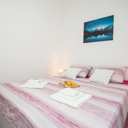 Studio Apartman Amalie Pazin Exterior foto
